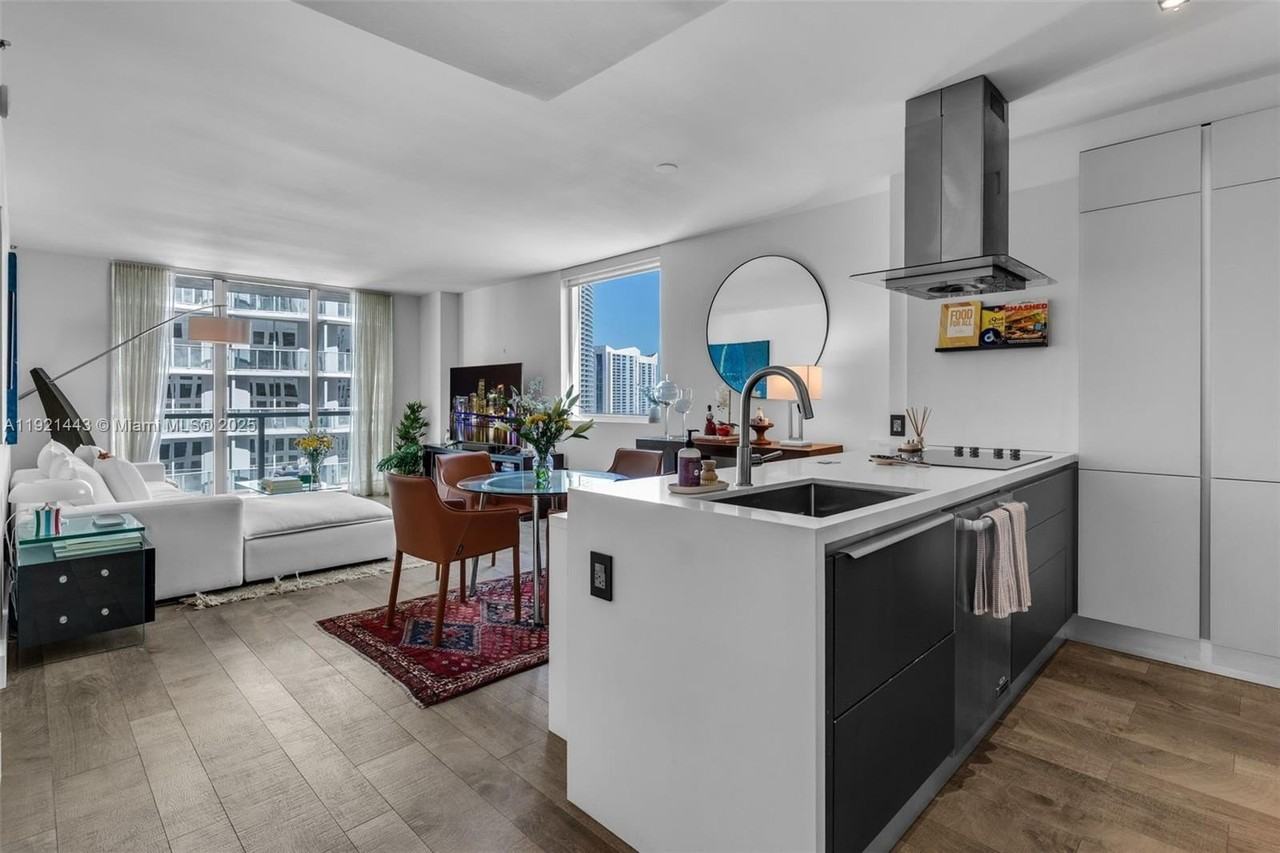 55 Se 6th St #3007 - Photo 3 of 42