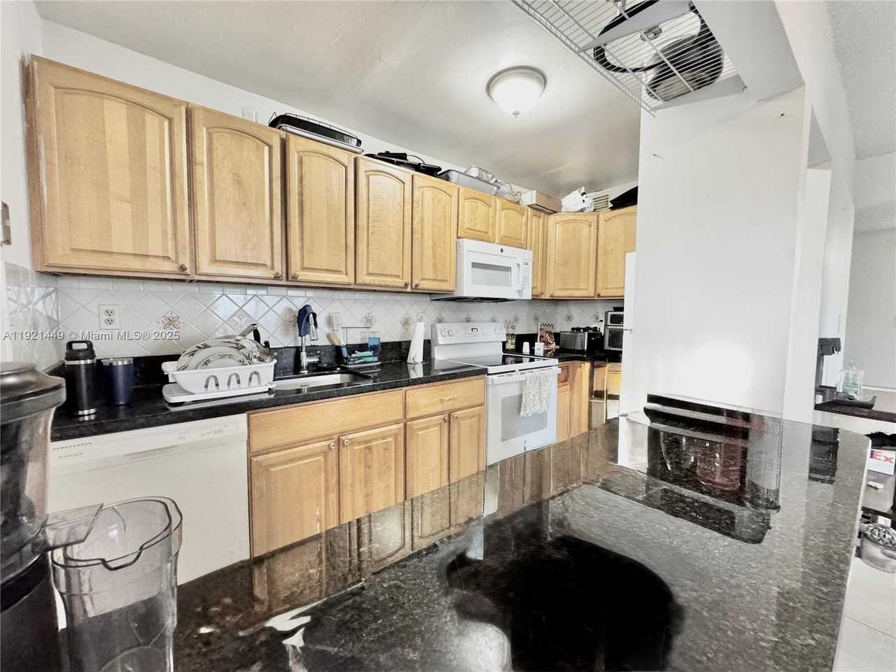 505 South Pine Island Road #407B - Photo 5 of 23