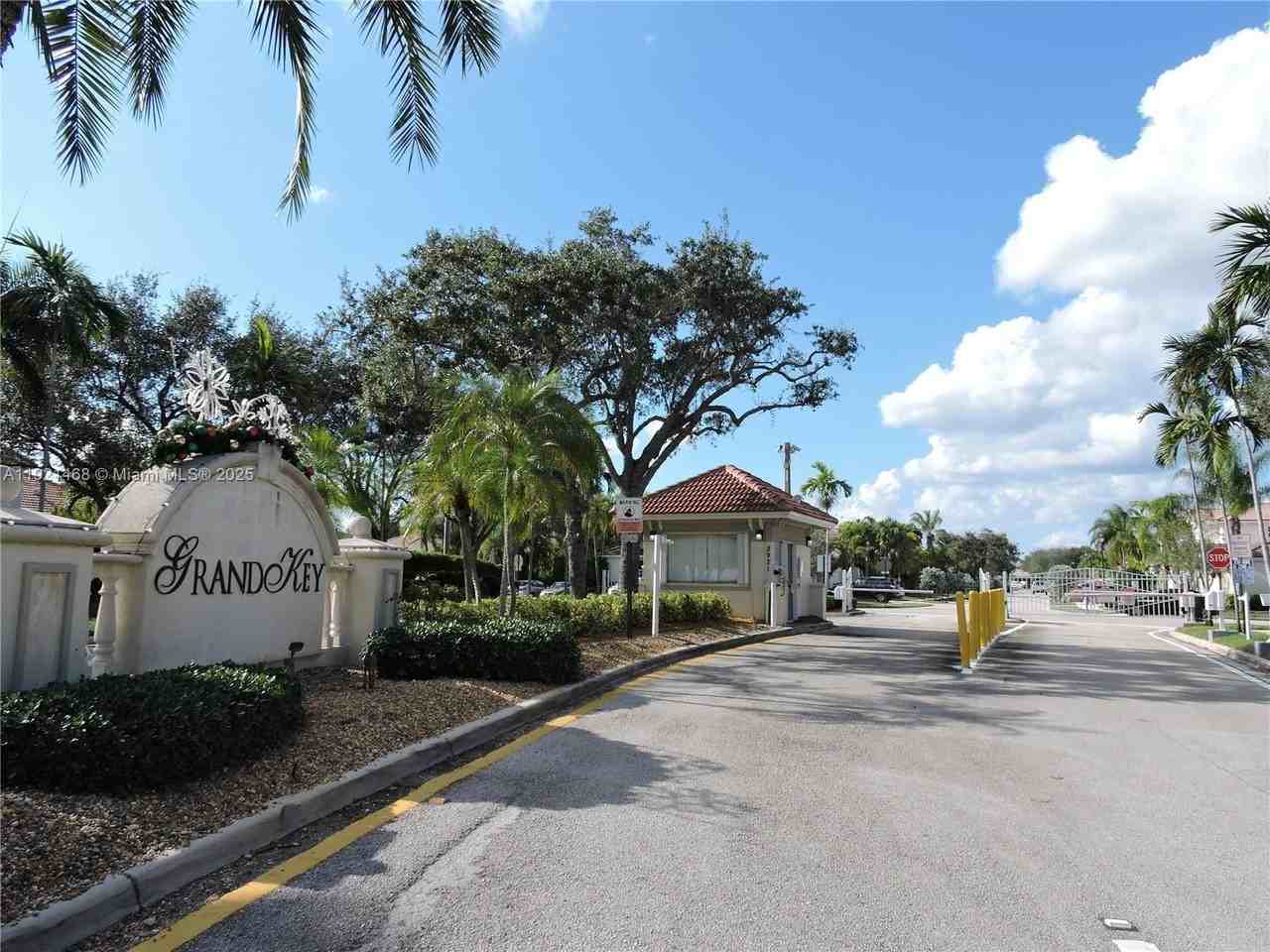 18744 Sw 28th Ct #18744 - Photo 2 of 43