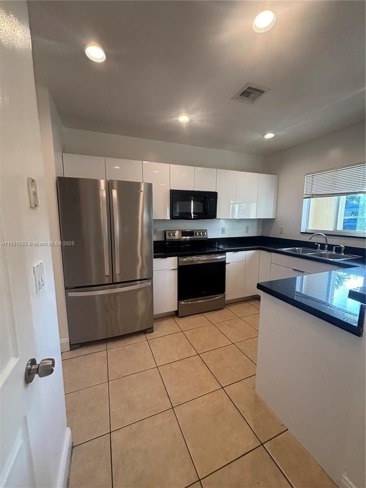 820 Nw 2nd Ave #1 - Photo 2 of 15