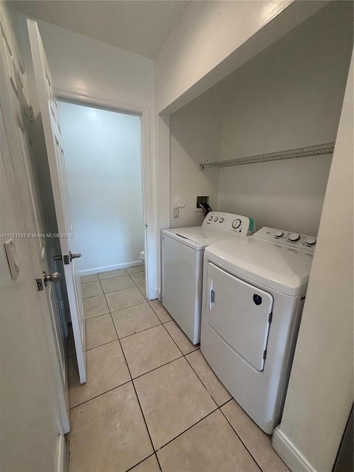 820 Nw 2nd Ave #1 - Photo 5 of 15