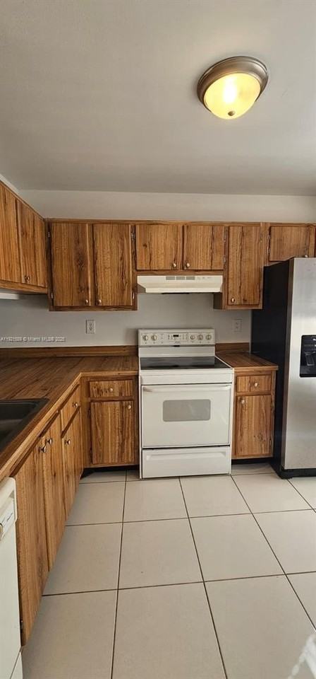 3221 W Meadows Cir #3221 - Photo 4 of 15