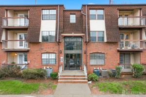 featured image of 1610 Green Hollow Dr