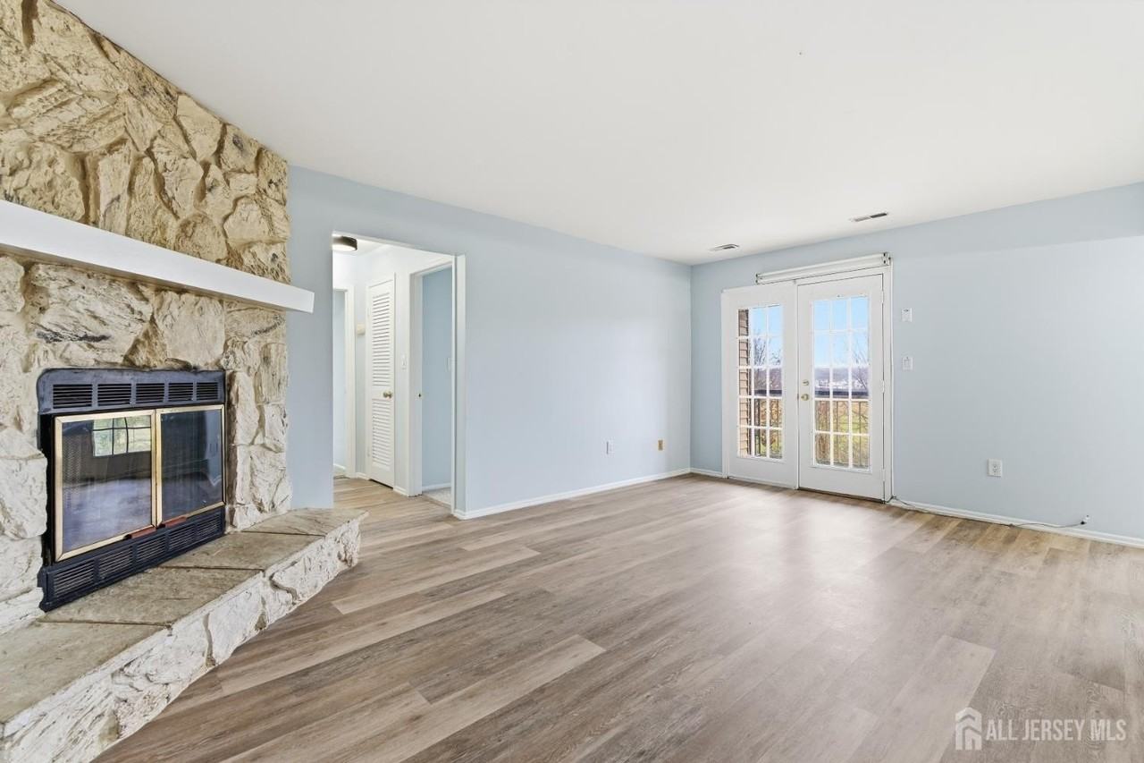 1610 Green Hollow Dr - Photo 5 of 23