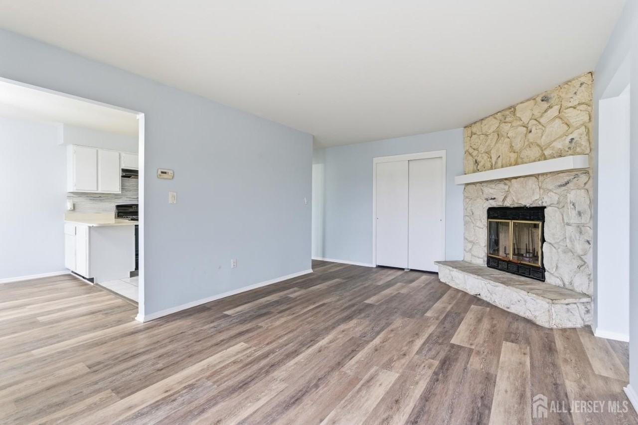 1610 Green Hollow Dr - Photo 6 of 23