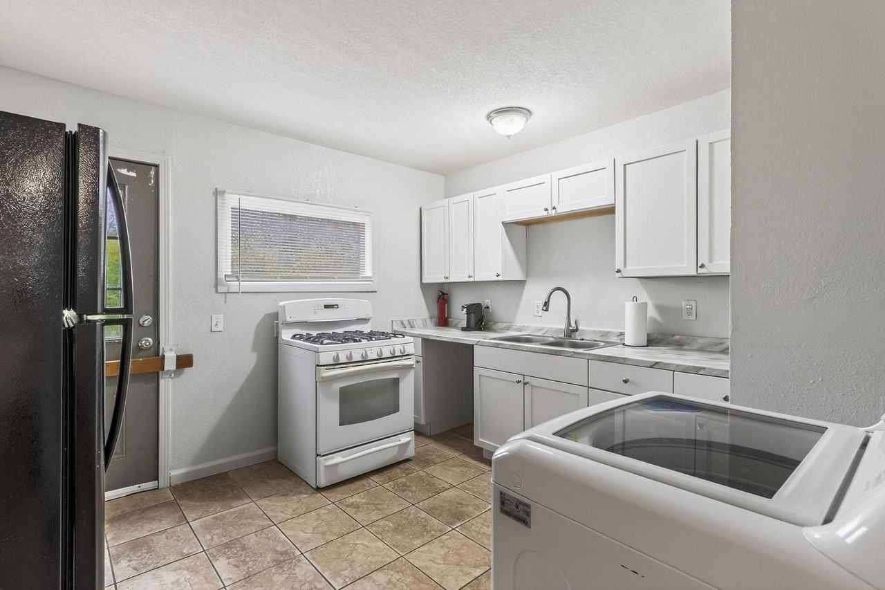 Cambridge Ave - Photo 4 of 10