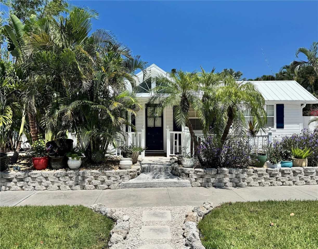 701 Broadway St - Photo 2 of 33