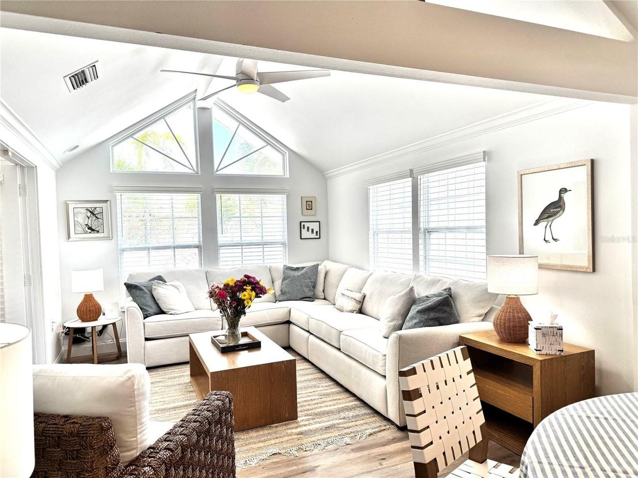 701 Broadway St - Photo 3 of 33