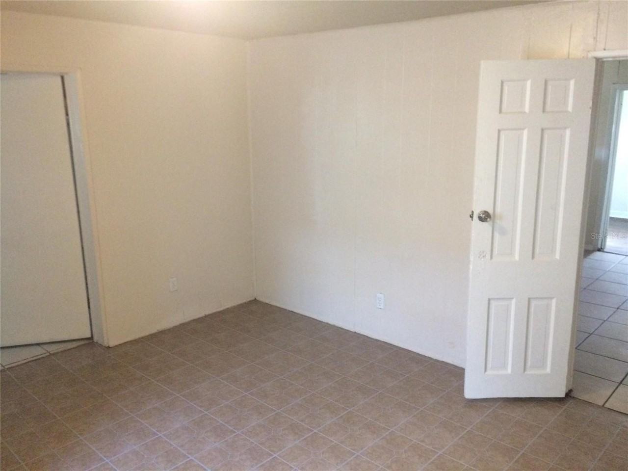 935 S Dr Martin Luther King Jr Blvd - Photo 3 of 8