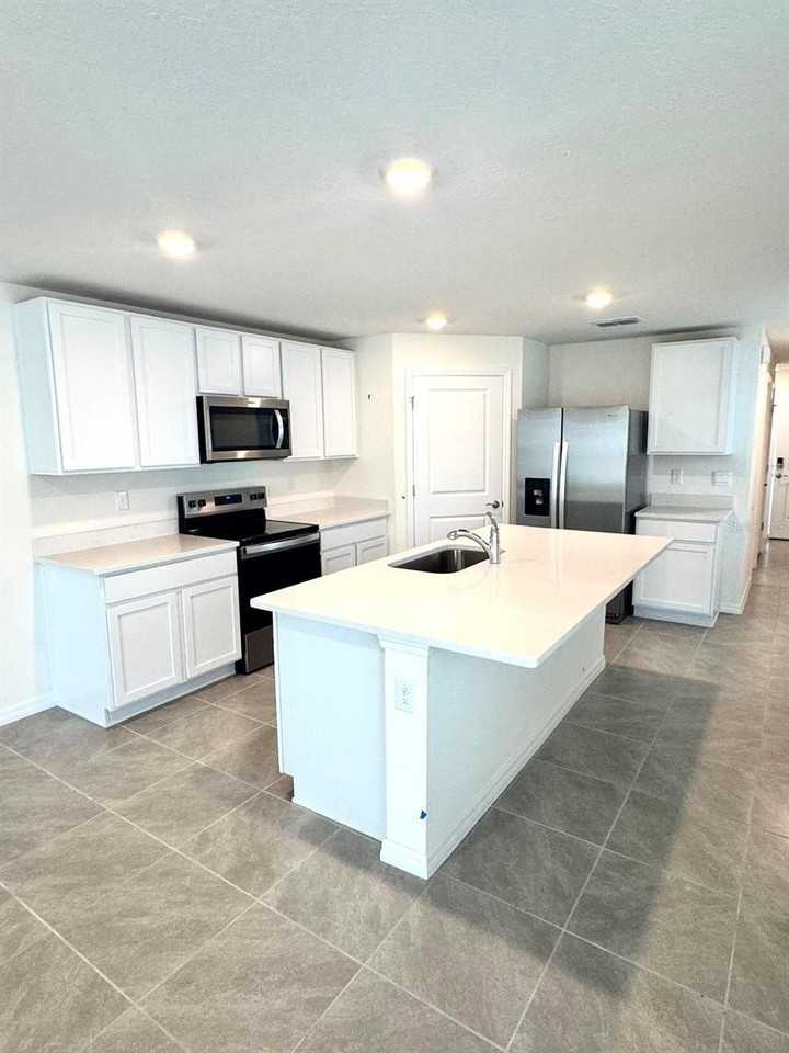 2872 Ne 21st Court Rd - Photo 3 of 11