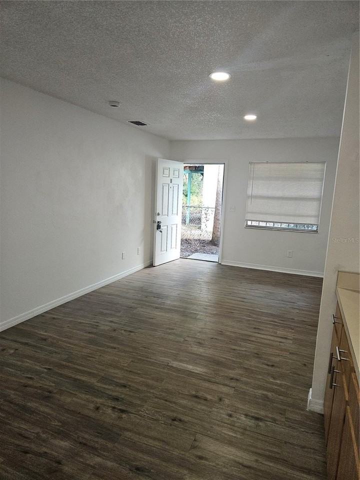 2708 E 25th Ave #B - Photo 3 of 4