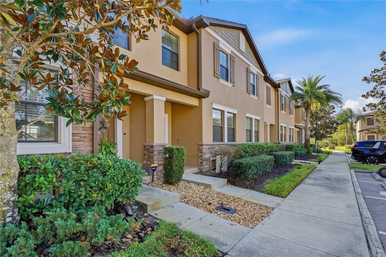 4320 Fennwood Ct - Photo 3 of 50