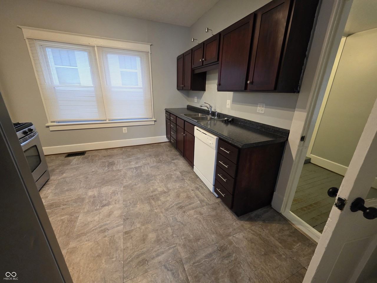 5030 E New York St - Photo 7 of 25