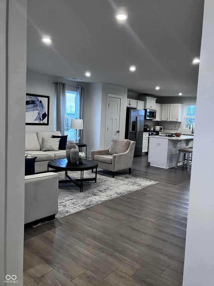 8514 Broad St - Photo 3 of 16