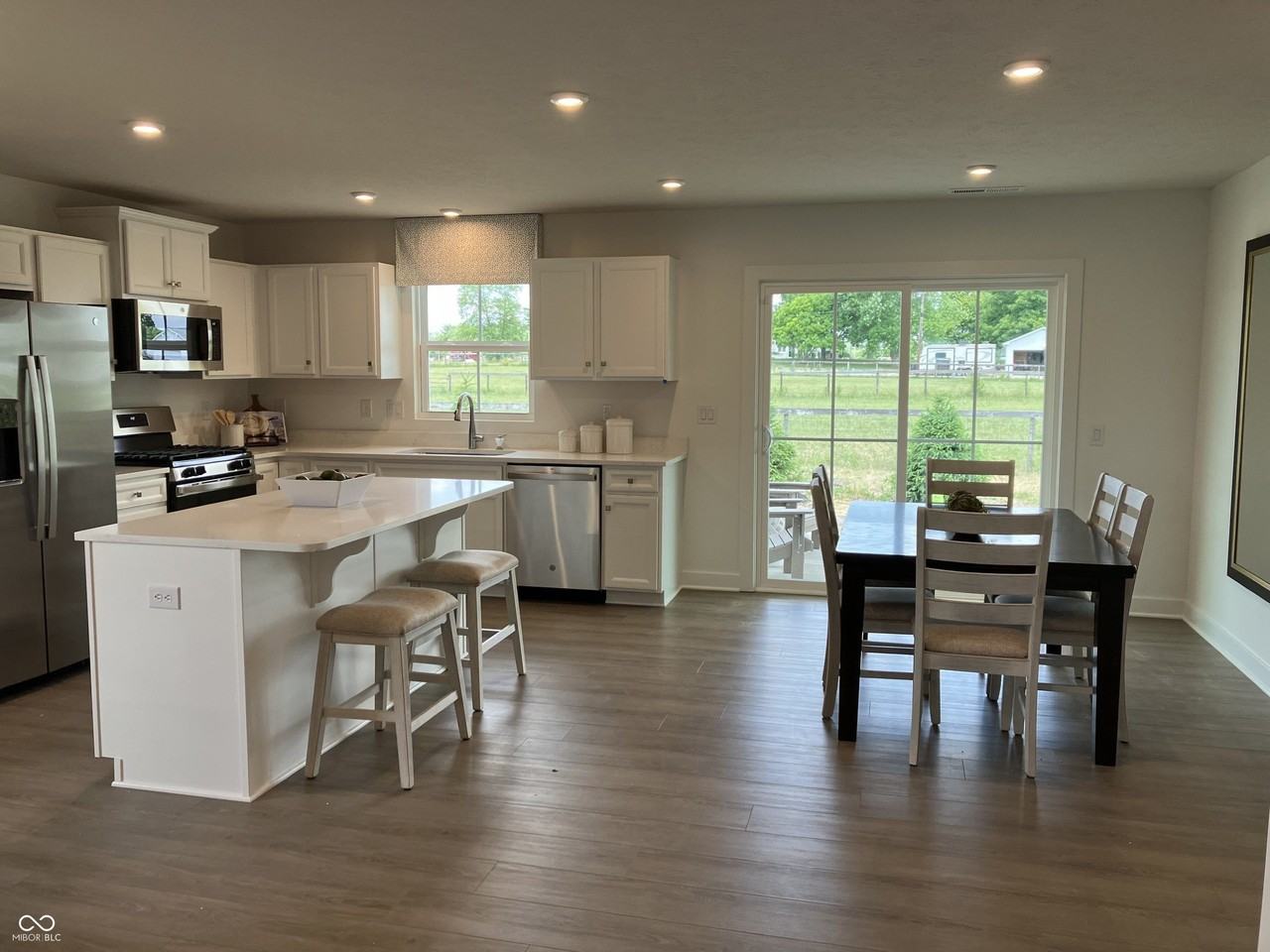 8514 Broad St - Photo 4 of 16