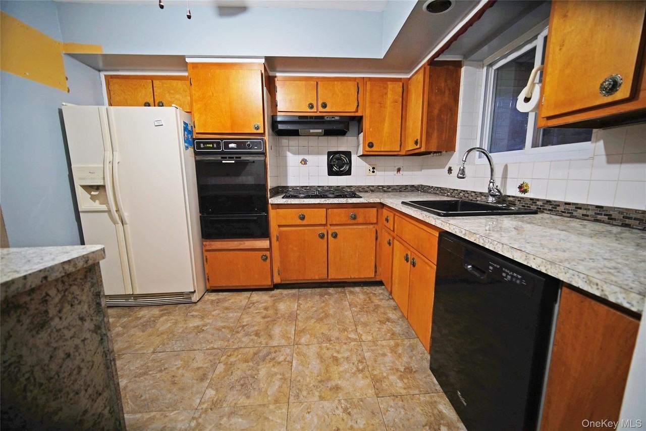 1280 Adee Avenue - Photo 2 of 11