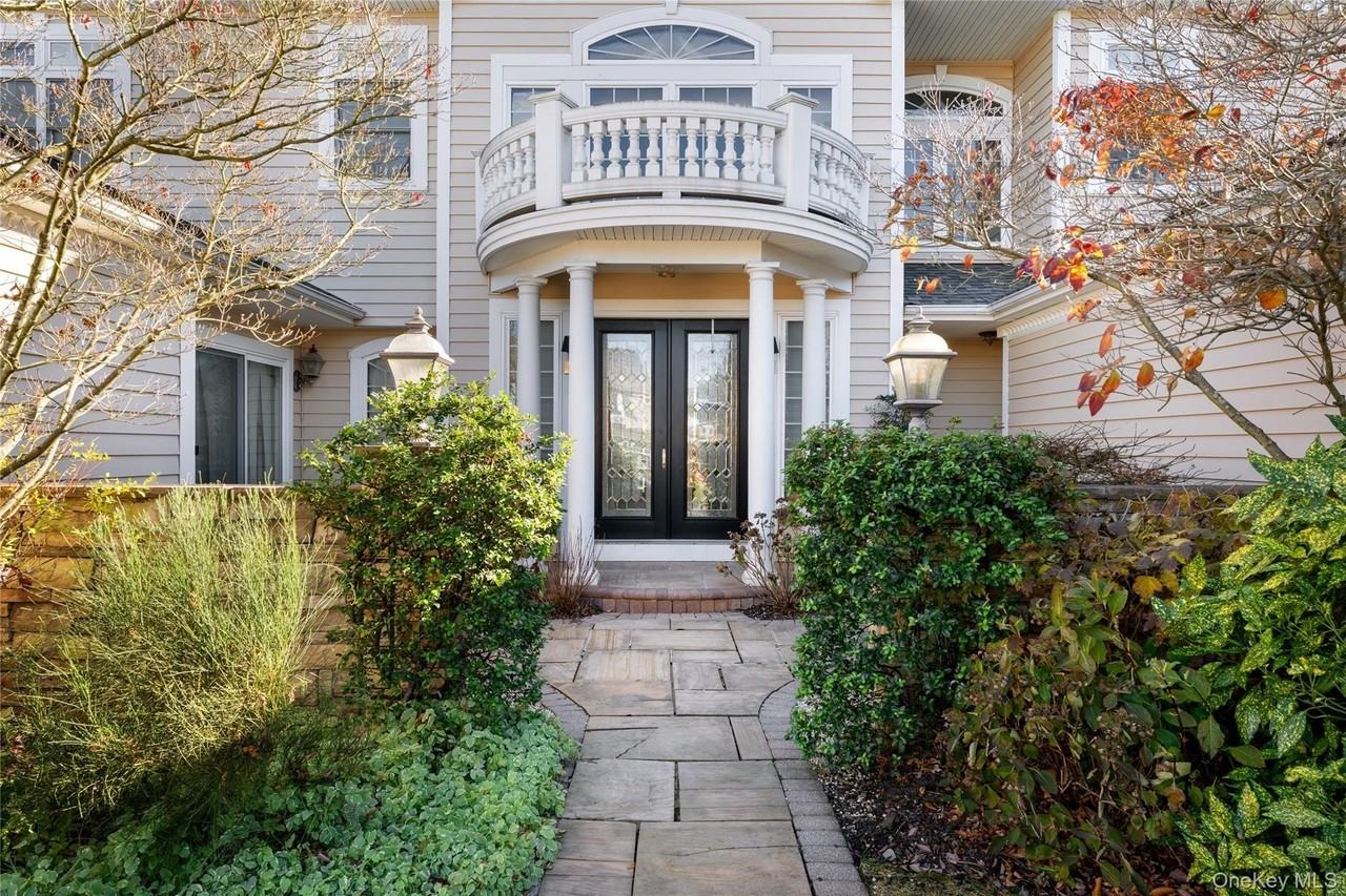 19 Hamlet Woods Dr - Photo 3 of 32