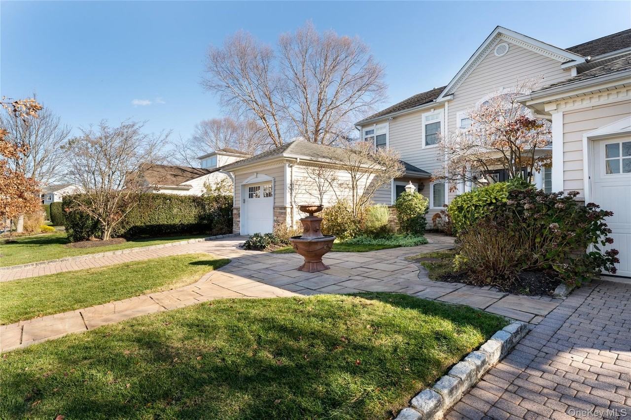 19 Hamlet Woods Dr - Photo 4 of 32