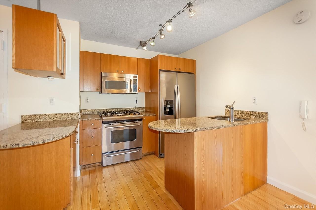 2287 Johnson Avenue #9E - Photo 5 of 14