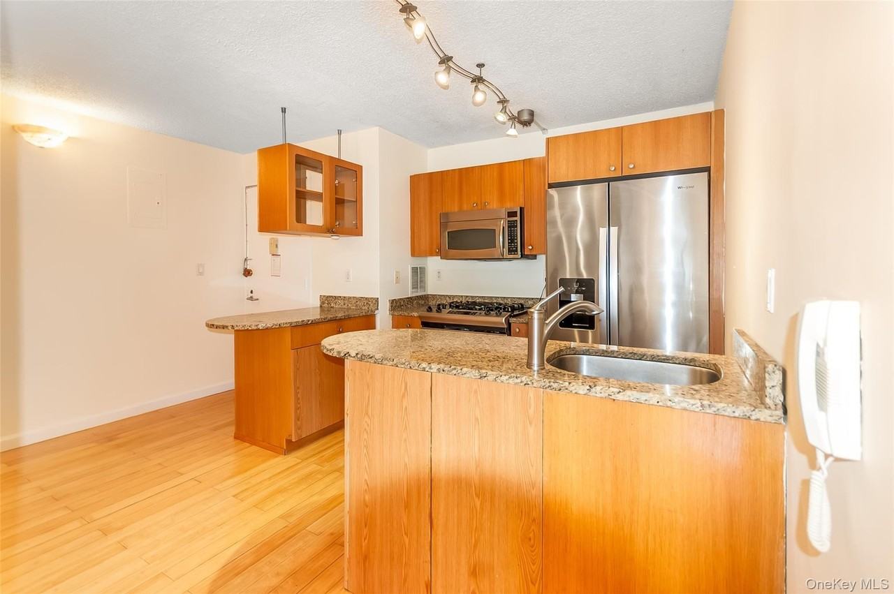 2287 Johnson Avenue #9E - Photo 6 of 14