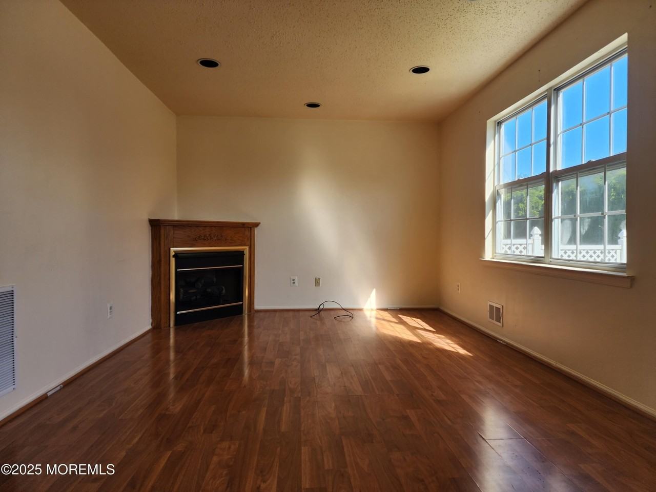 1 Skylark Ct - Photo 2 of 24