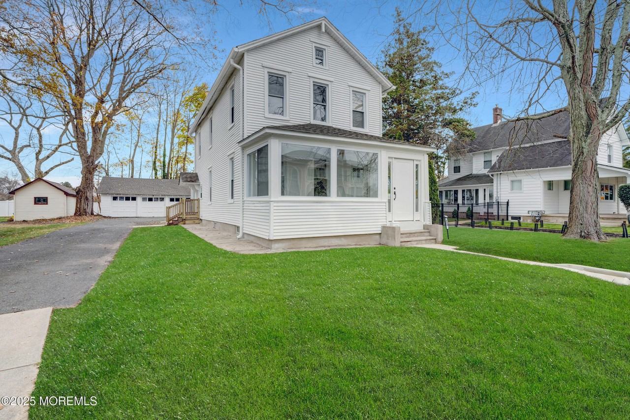 448 Monmouth Rd - Photo 4 of 50