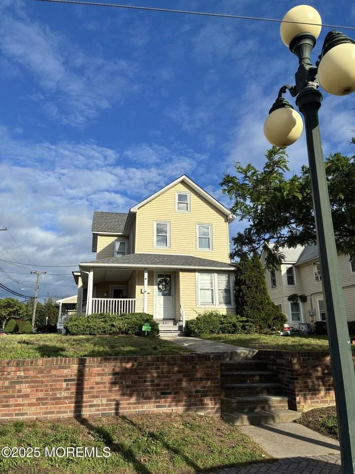601 601 Main Street unit: Summer - Photo 2 of 24