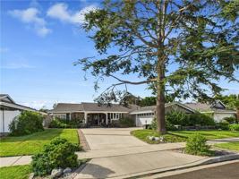 featured image of 2857 Ellesmere Avenue