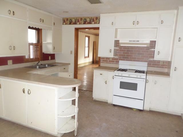 404 Lucier St - Photo 3 of 14