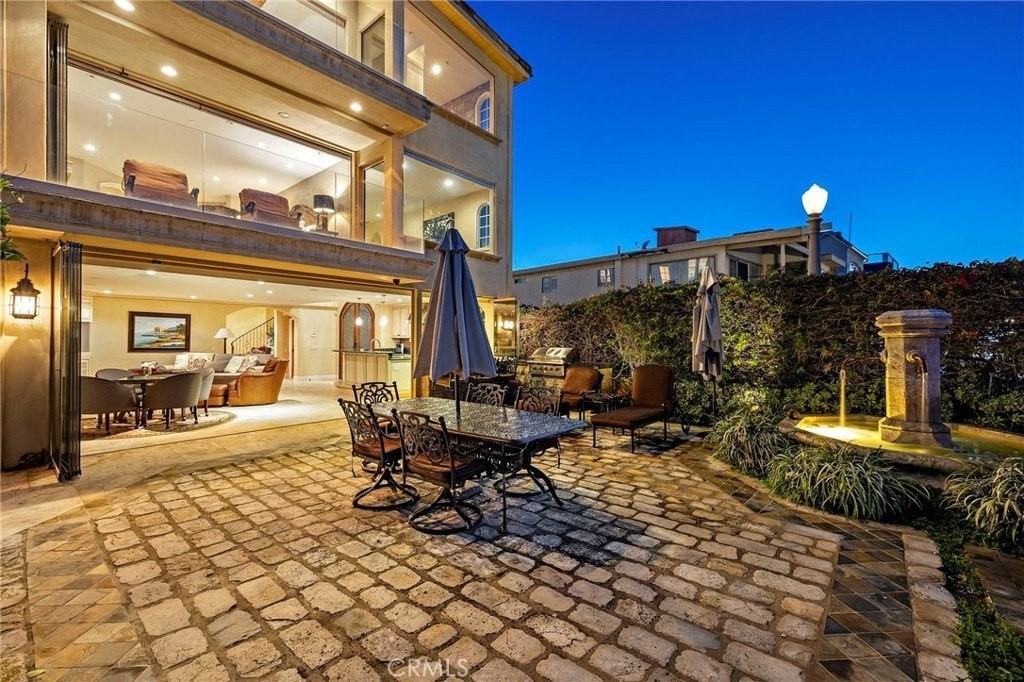 900 East Balboa Boulevard - Photo 5 of 50