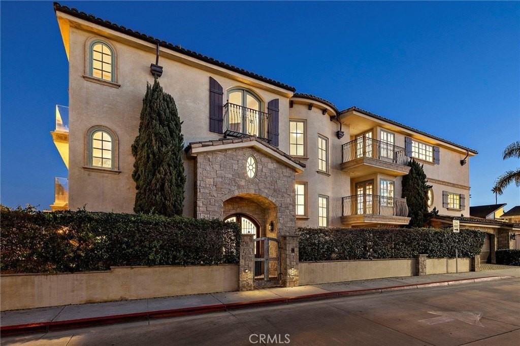 900 East Balboa Boulevard - Photo 7 of 50