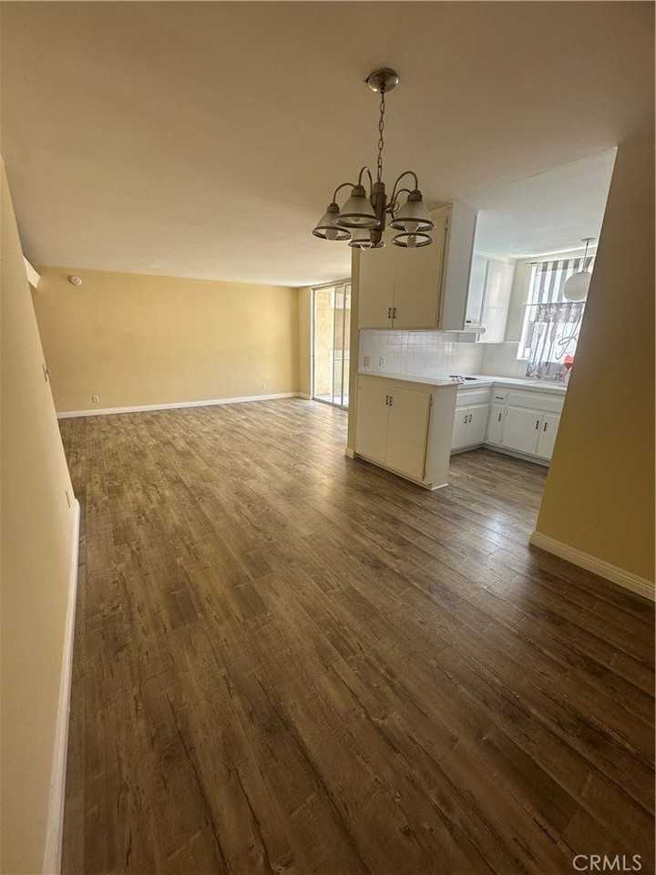 5429 Newcastle Ave #206 - Photo 6 of 18