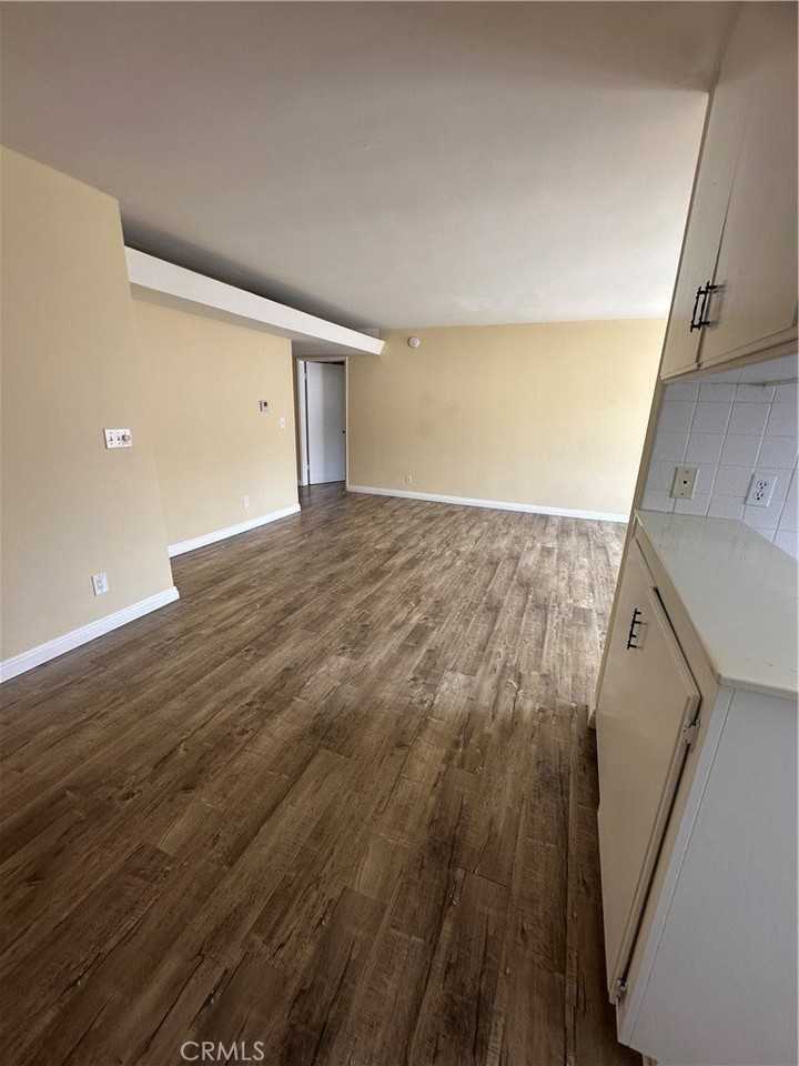 5429 Newcastle Ave #206 - Photo 7 of 18