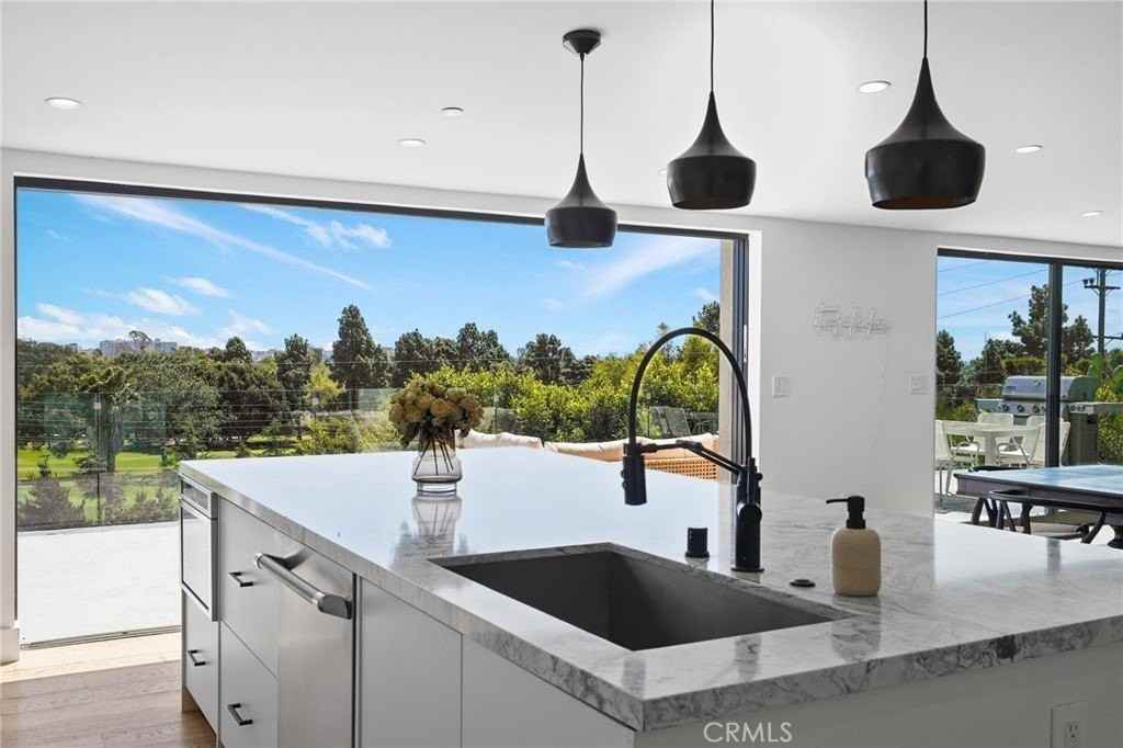 1812 Navy St - Photo 2 of 25