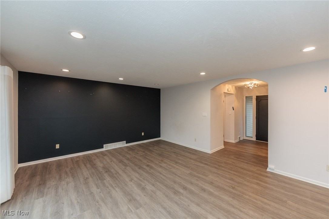 2500 Deborah Dr - Photo 4 of 42