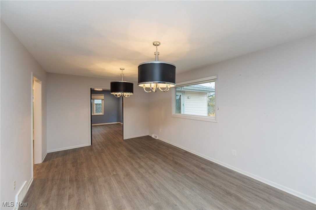 2500 Deborah Dr - Photo 7 of 42