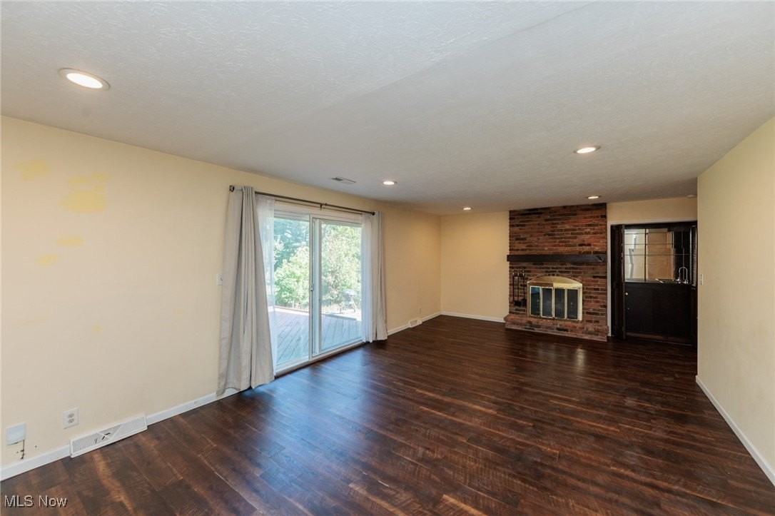 25111 S Woodland Rd - Photo 3 of 50