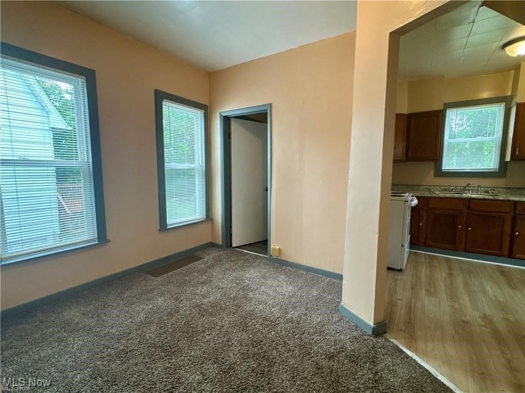 993 Concord Ave - Photo 4 of 13