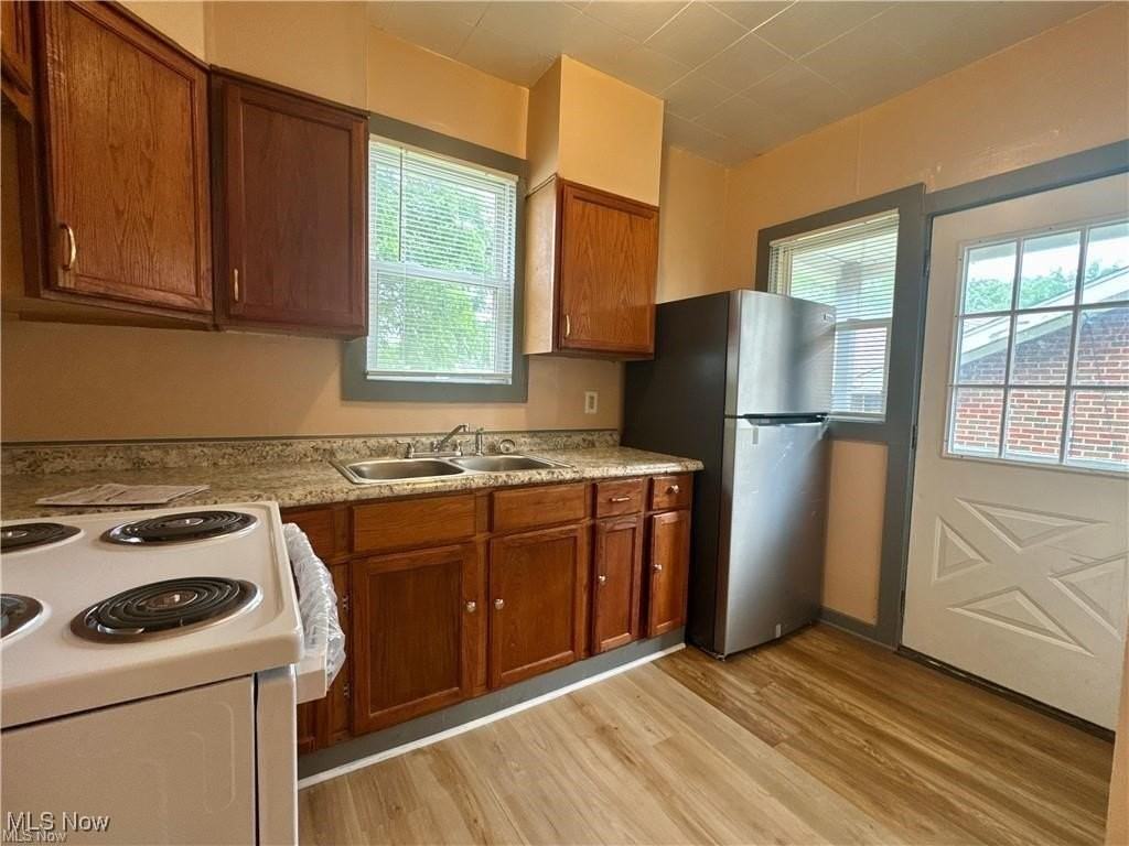 993 Concord Ave - Photo 7 of 13