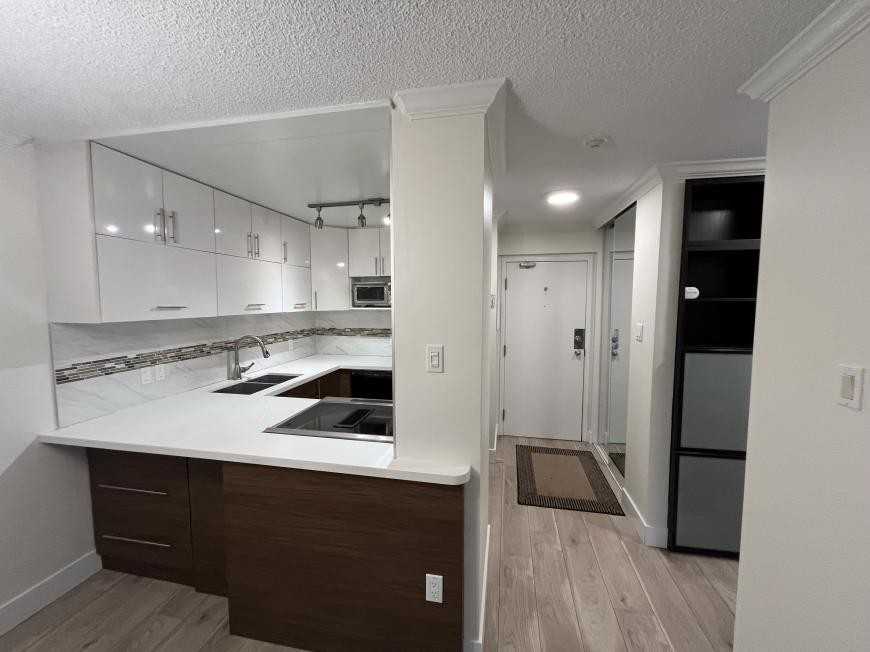 1080 Broughton St - Photo 4 of 10