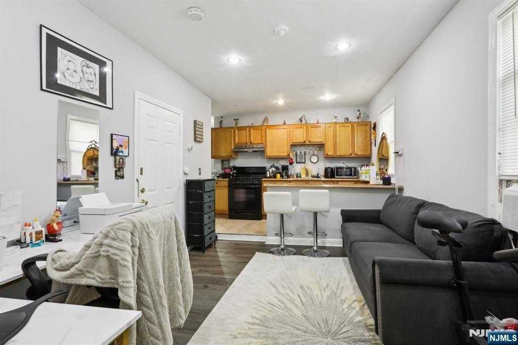 130 Park Ave - Photo 7 of 10