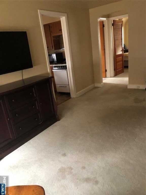 5 Bond Pl - Photo 2 of 13