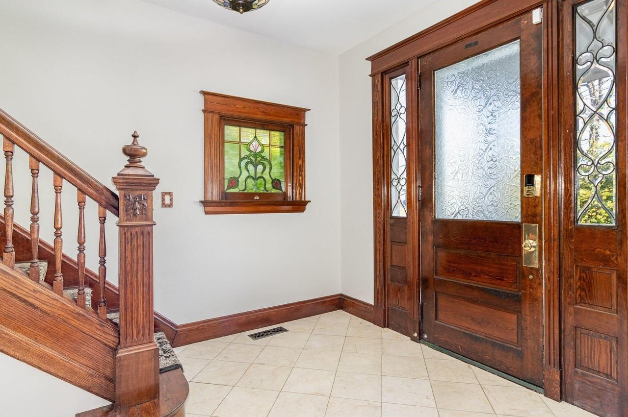 1030 Vine St - Photo 3 of 17