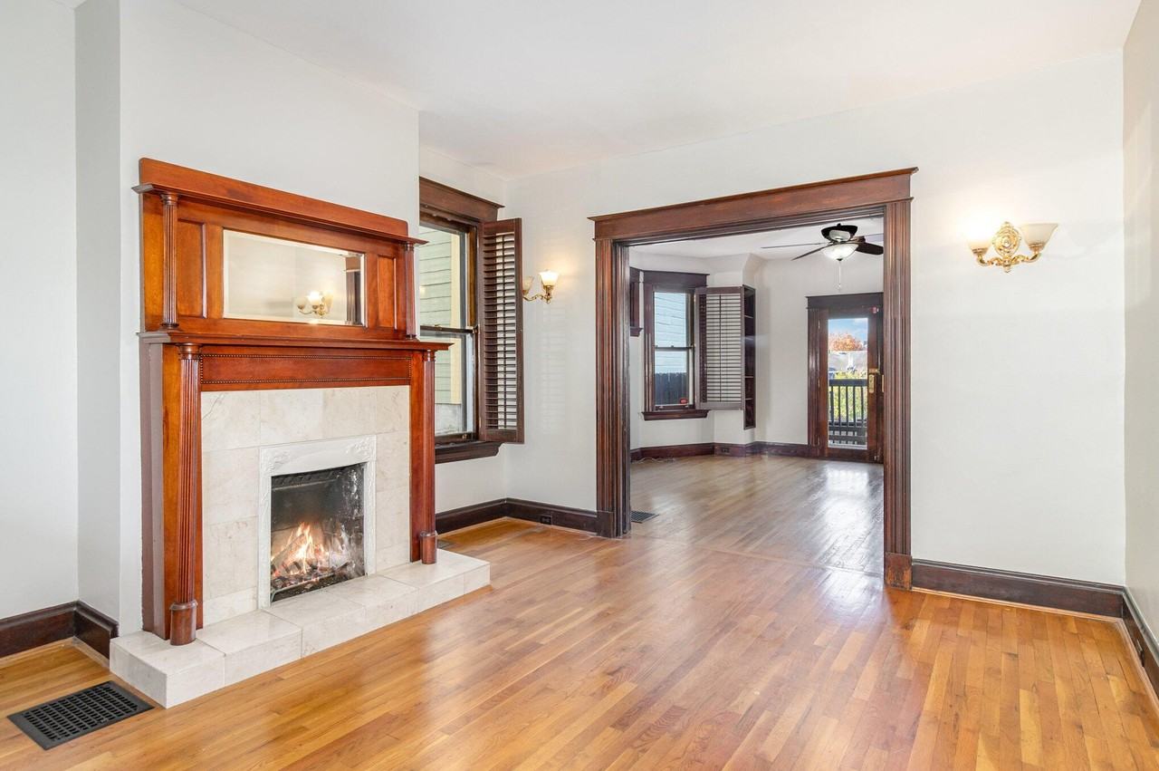 1030 Vine St - Photo 4 of 17