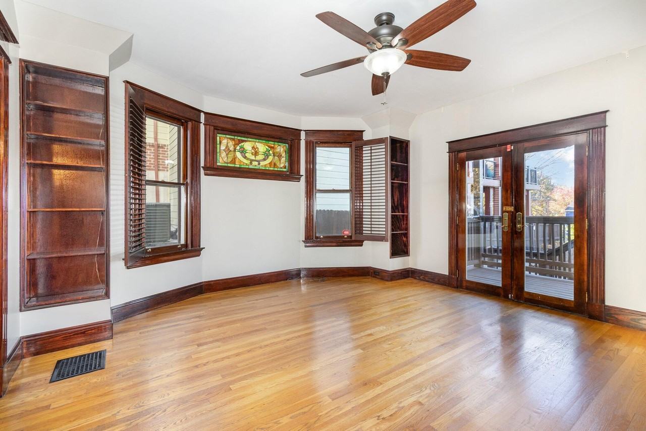 1030 Vine St - Photo 5 of 17