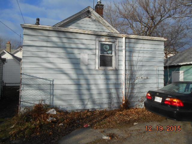 559 9th St - Photo 2 of 2