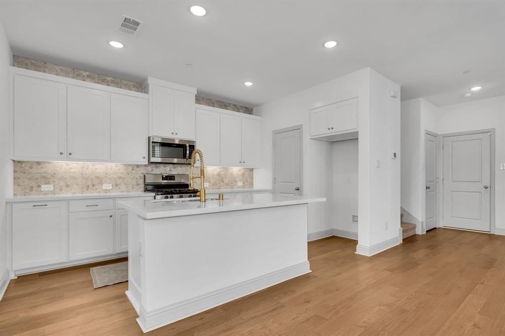 1024 Homestead Way - Photo 5 of 24