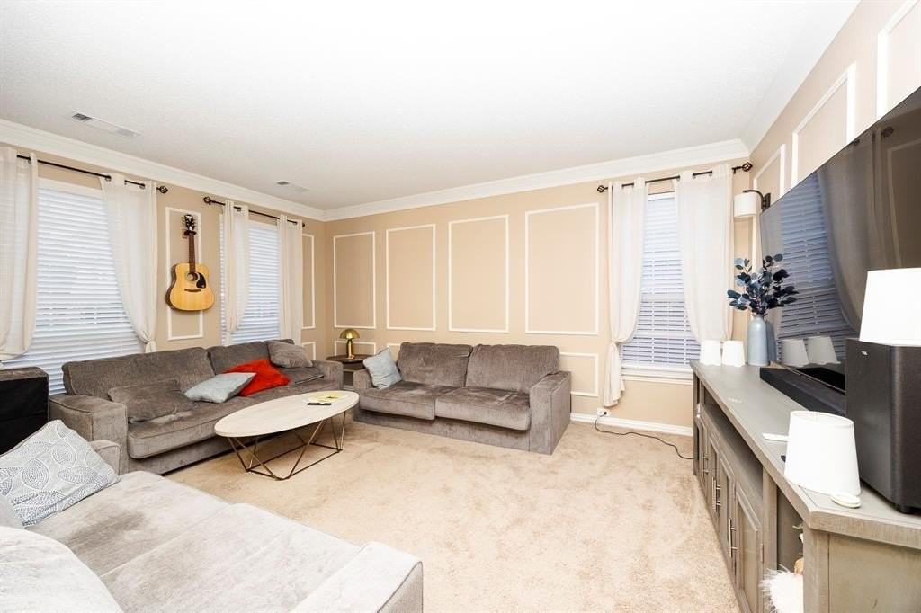 2106 Hunter Place Ln - Photo 4 of 39