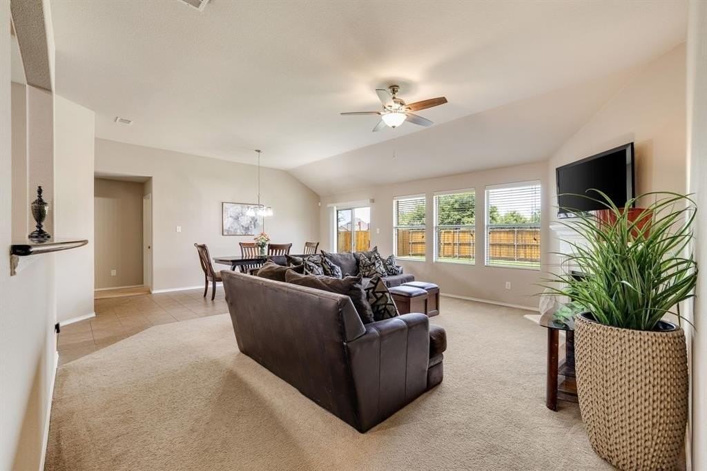 5640 Lincolnwood Dr - Photo 5 of 34