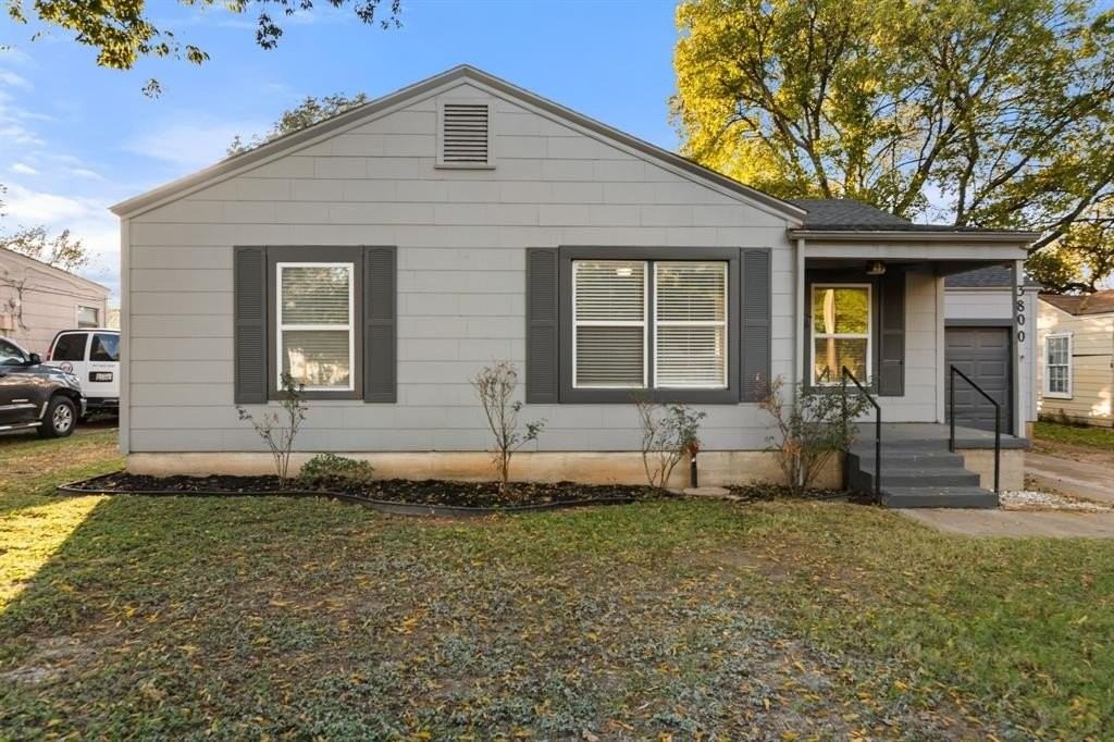 3800 Desert Ridge Dr - Photo 2 of 24